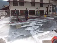 Taraklı’da caddeler köpüklü suyla yıkandı
