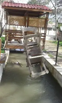 Kimliği belirsiz kişiler Rüştiye Çay Bahçesi’ne Zarar veriyor