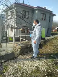 Muhtar Mustafa Çiğdem Mahallesini Dezenfekte Etti