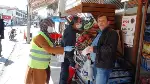 Taraklı Belediyesi vatandaşlara maske dağıtıyor