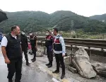 Vali Kaldırım kaza yerinde incelemelerde bulundu