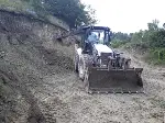 Akçapınar mahallesi’nde arazi yollarına bakım yapılıyor