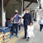Taraklı Belediyesi esnafa kolonya dağıttı.