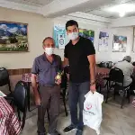 Taraklı Belediyesi esnafa kolonya dağıttı.