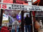 Müşterilerini Traş Ettiği Jilet Atıklarını biriktiriyor