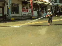 Cadde Tazyikli su ile yıkandı