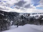 Taraklı’daki Tuzla kanyonu, kar yağışının ardından güzel manzaralar sunuyor.