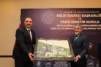 Bakan Nebati’ye Taraklı Tablosu