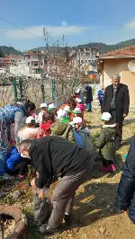 TARAKLI’DA ZÜBEYDE HANIM ANAOKULU’NUN ÖĞRENCİLERİ FİDAN DİKTİ