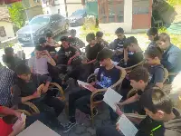 Öğrencilerin kahvaltı ve kitap okuma keyfi