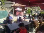 Öğrencilerin kahvaltı ve kitap okuma keyfi