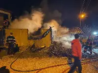 Samanlıkta çıkan yangın ucuz atlatıldı,