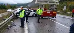 Rüzgar türbini taşıyan tır, altına aldığı 3 aracı metrelerce sürükledi