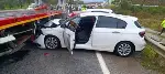 Rüzgar türbini taşıyan tır, altına aldığı 3 aracı metrelerce sürükledi