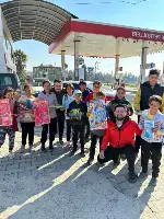 Gönüllü gençlerimiz Deprem bölgesinde çocukların gönüllerine dokundular