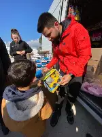 Gönüllü gençlerimiz Deprem bölgesinde çocukların gönüllerine dokundular