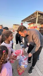 Gönüllü gençlerimiz Deprem bölgesinde çocukların gönüllerine dokundular