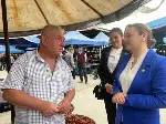 İYİ Parti Sakarya Milletvekili adayı Arzu Akçalışkan Taraklı’da pazar esnafını ziyaret etti