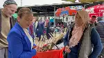 İYİ Parti Sakarya Milletvekili adayı Arzu Akçalışkan Taraklı’da pazar esnafını ziyaret etti