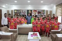 Taraklıspor’un U_13 futbolcularından Taraklı Belediye Başkanı İbrahim Pilavcı’ya Ziyaret