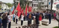Taraklı'da 23 Nisan Kutlamalarında Çelenk Sunma Töreni Gerçekleştirildi