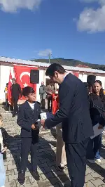 Dereceye giren öğrencilere ödülleri, verildi.