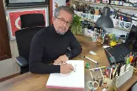 54 yaşındaki Taraklı’lı Emekli astsubay, kaligrafi sanatını yaşatıyor