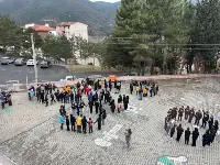 Taraklı Ortaokulu'nda Deprem Tahliye Tatbikatı Yapıldı