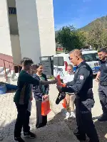 Taraklı İmam Hatip Ortaokulu Öğrencilerinden Emniyet Amirliğine 23 Nisan Ziyareti