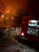 Taraklı'da Dehşet Yangın! Eski Ev Küle Döndü!