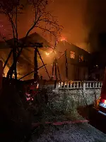 Taraklı'da Dehşet Yangın! Eski Ev Küle Döndü!