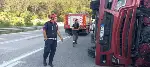 Taraklı-Geyve Tır Devrildi: Sürücü Yaralandı