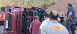 Taraklı-Geyve Tır Devrildi: Sürücü Yaralandı