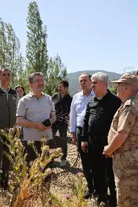 Tarım ve Orman Bakanı İbrahim Yumaklı yangın bölgesinde