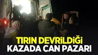 Yanan Ağaçları Taşıyan Tır Devrildi: 3 Yaralı