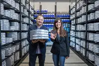 Cam Üzerine 10 Bin Yıl Dayanıklı Veri Depolama