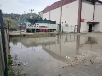 Taraklı’da Kapalı Spor Salonu Önü Yağmurda Gölete Dönüyor