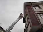 Çatıda Mahsur Kalan Kedi Kurtarıldı