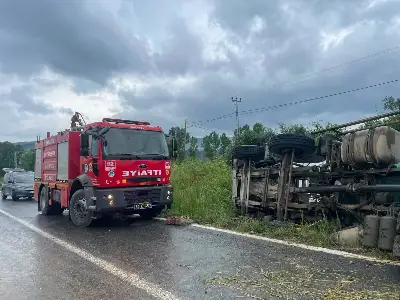 Taraklı'da Beton Mikseri Devrildi: 1 Yaralı