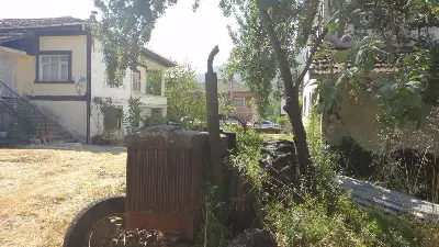 Tarihe Tanıklık Eden Kaderine Terk Edilmiş Traktör